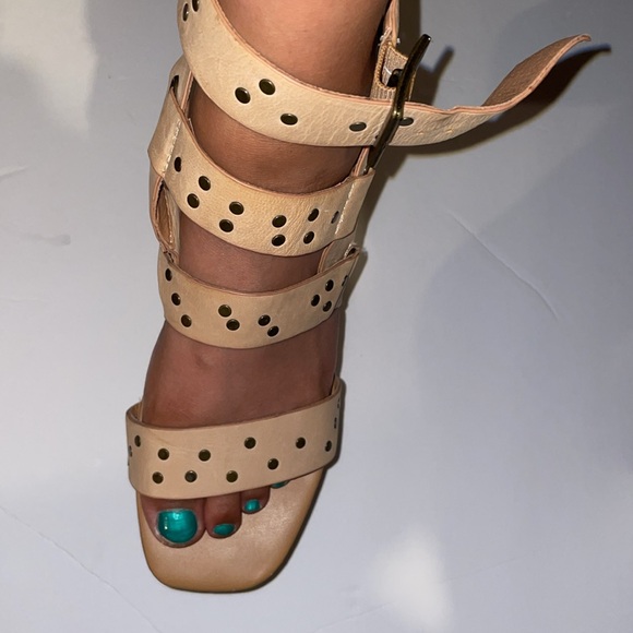 Kelsi Dagger you will love this sandal it’s perfect for that summer dress - Picture 2 of 7